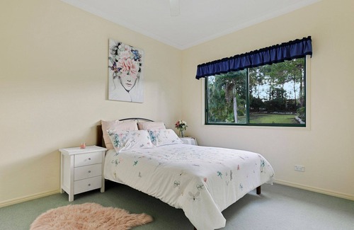 Urraween House | Relax at Queenslander on Madsen with Oceanfront Views