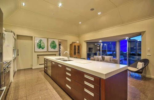 Kawarau Falls House | Indulge in Queenstown: Lake Views & Spa Pool Access