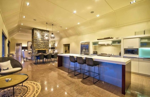 Kawarau Falls House | Indulge in Queenstown: Lake Views & Spa Pool Access