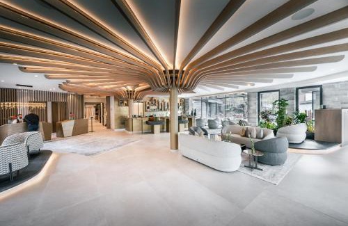 San Martino in Passiria Resort | Oceanfront Bliss at Quellenhof See Lodge - Guest Rated 9.9