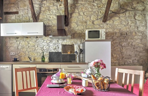 Fargues House | Cozy Quercy Stone Guest Rooms with Scenic Views & Spa