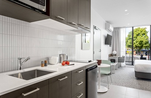 Soldiers Hill Apartment | Impressive Quest Ballarat Station: 4-Star with Family Amenities