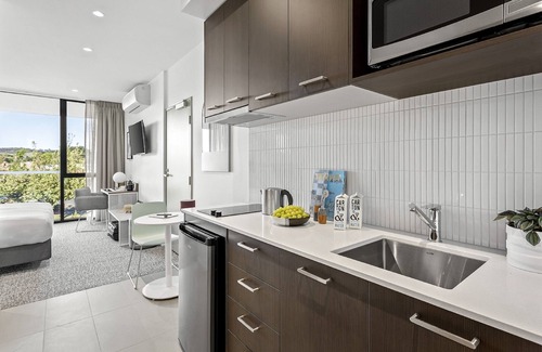 Soldiers Hill Apartment | Impressive Quest Ballarat Station: 4-Star with Family Amenities