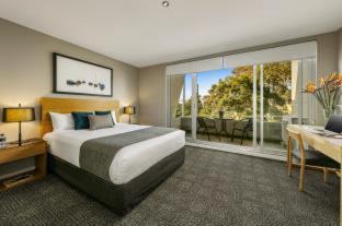 Brighton Apartment | Cozy Escape at Quest Brighton on the Bay with Ocean Views