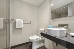 Brighton Apartment | Cozy Escape at Quest Brighton on the Bay with Ocean Views