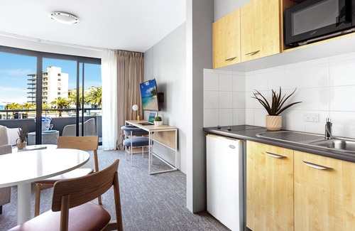 Cronulla Hotel | Cozy Quest Cronulla Beach: Family-Friendly Fun Awaits