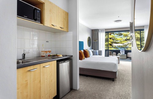 Cronulla Hotel | Cozy Quest Cronulla Beach: Family-Friendly Fun Awaits