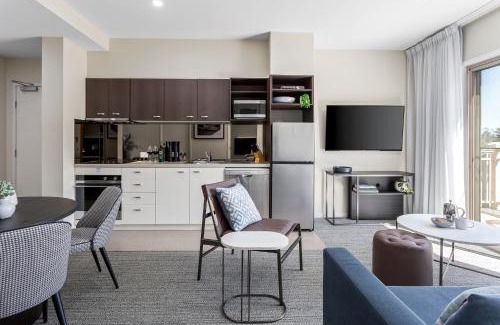 Echuca Apartment | Discover Quest Echuca: 4-Star Retreat with Pool and Breakfast