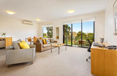 Frankston Apartment | Relax at Quest Frankston: Oceanfront Stay with Pool Access
