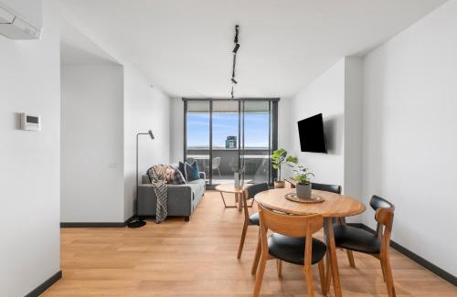 Geelong Hotel | Elegant Quest Geelong Central: Pet-Friendly & Eco Awaits