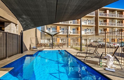 Mildura Central Business District Apartment | Inviting Quest Mildura: Oceanfront Escape with Pool Access