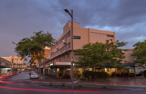 Hamilton Apartment | Top-Rated Quest On Ward: Family-Friendly with Pool Access