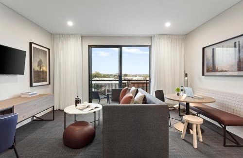 Orange Apartment | Elegant Quest Orange: 5-Star Stay with Family-Friendly Amenities