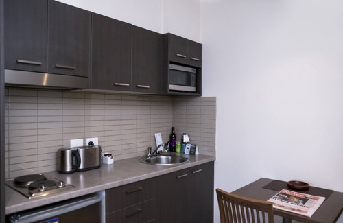 Shepparton Apartment | Discover Quest Shepparton: 4-Star Comfort with Breakfast