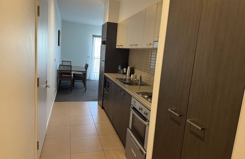 Shepparton Apartment | Discover Quest Shepparton: 4-Star Comfort with Breakfast