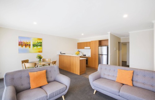 Tamworth Apartment | Unforgettable Quest Tamworth: Pool, Ocean Views & Breakfast