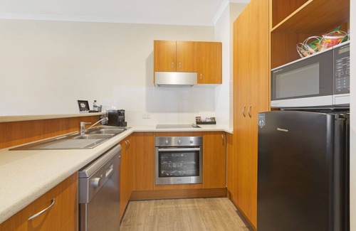 Tamworth Apartment | Unforgettable Quest Tamworth: Pool, Ocean Views & Breakfast