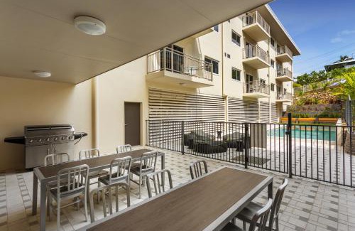 North Ward Apartment | Elegant Quest Townsville on Eyre with Pool & Breakfast