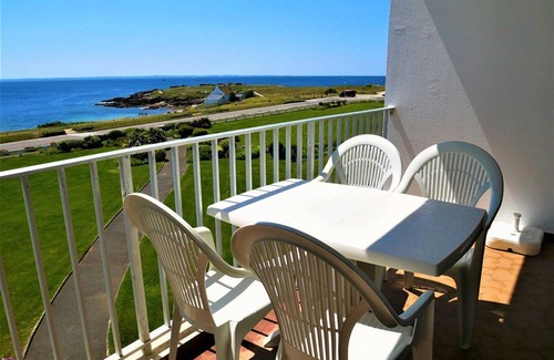 Quiberon Apartment | Cozy Oceanfront Apartment Quiberon for 4 Guests