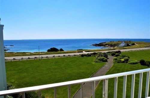 Quiberon Apartment | Cozy Oceanfront Apartment Quiberon for 4 Guests