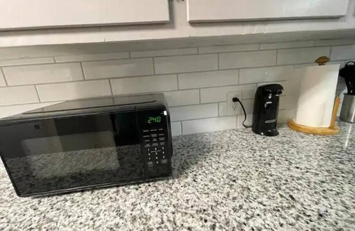 Portland House | Convenient Getaway for 10 with Ocean View & Pet Friendly
