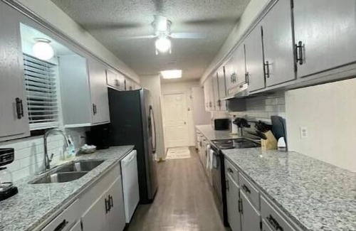 Portland House | Convenient Getaway for 10 with Ocean View & Pet Friendly