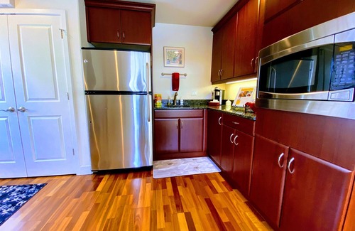 Laurel Park House | Amazing Walk to Downtown with Pool and Ocean Views