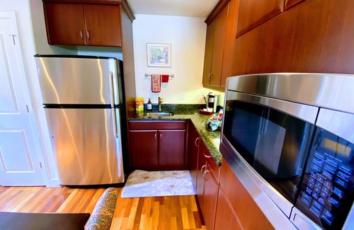 Laurel Park House | Amazing Walk to Downtown with Pool and Ocean Views
