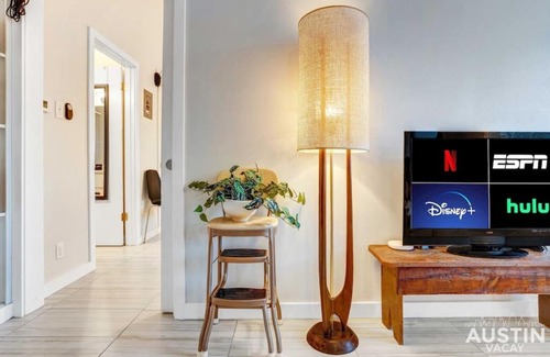 North University House | Convenient 1BD Retreat Near Central Austin Attractions