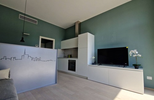 Greco House | Inviting Flat Lucini with Private Garden and Parking Access