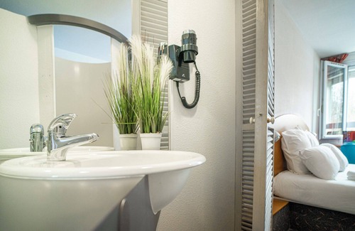 Pau Nord Hotel | Cozy Quick Palace Pau: Accessible Comfort with Breakfast