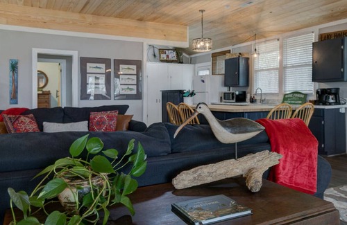 Ridgeway House | Ideal Lakefront Retreat for Family Fun and Water Activities