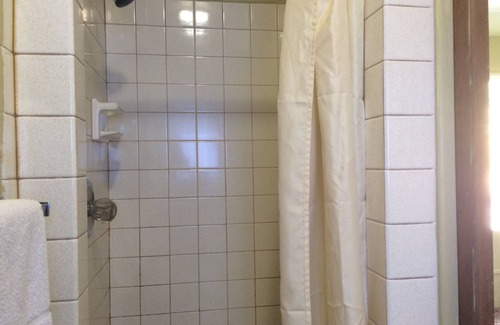 Myrtle Creek Hotel | Comfortable Quick Stop Motel with Breakfast & Family Amenities