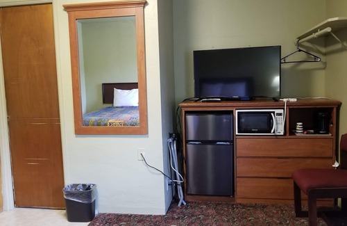 Myrtle Creek Hotel | Comfortable Quick Stop Motel with Breakfast & Family Amenities