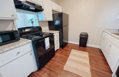 Central City Apartment | Convenient 1 Bedroom with Pet-Friendly Amenities