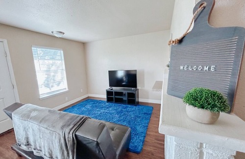 Central City Apartment | Convenient 1 Bedroom with Pet-Friendly Amenities