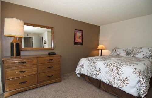 Island Park House | Explore Quickdraw by KABINO: Family-Friendly Condo Retreat