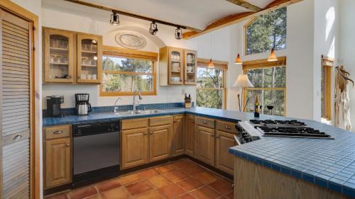 Breckenridge House | Quicksilver Lodge
