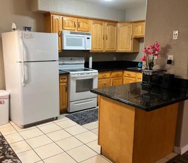 Fresno Apartment | Cozy Condo Retreat with Free Parking for Family Stays