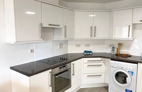 East Acton Apartment | Quiet 1BR Apt Near Sainsbury & Tesco Express W9