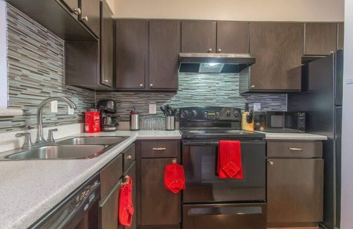 Irving Apartment | Quiet 1BR King Suite | Pool, Gym, Parking 01