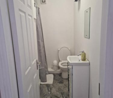 Cork Apartment | Cozy 1-Bed Apartment Ideal for Families in Cork