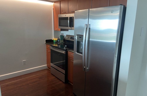 Capitol Hill House | Elegant 2-Bed High-Rise at Tallahassee Center with Pool