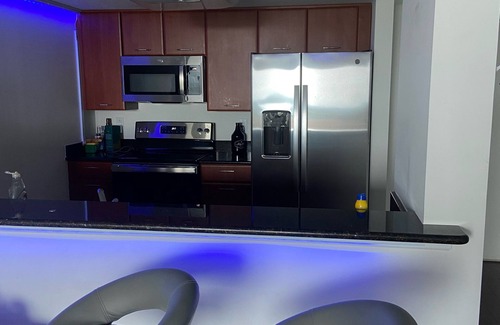 Capitol Hill House | Elegant 2-Bed High-Rise at Tallahassee Center with Pool