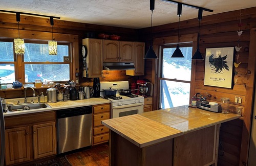 Bread Loaf House | Tranquil 2-Bedroom Retreat on Five Acres Near Middlebury
