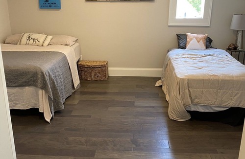 Plain City House | Cozy 2 Bedroom Home in Plain City - Pet & Child Friendly