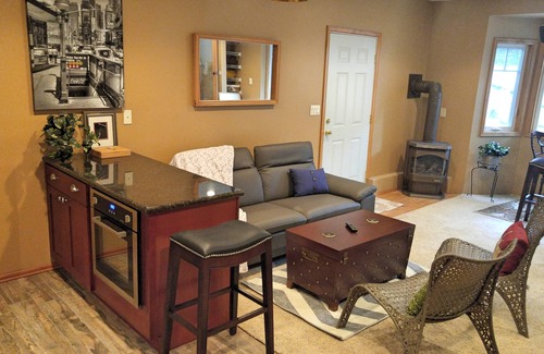 Inglewood House | Cozy 2 Bedroom Suite with Lake View and Fenced Backyard