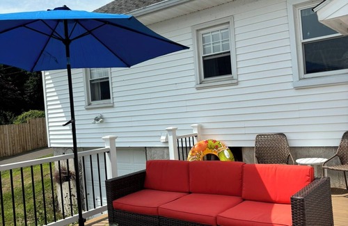 Guilford House | Idyllic 2 Bedroom Retreat with Ocean View & Pool Access