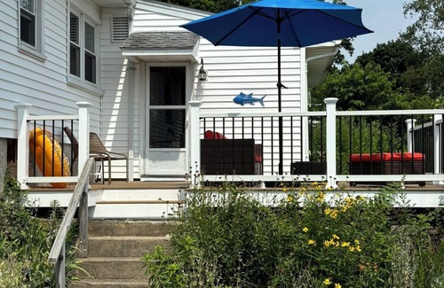 Guilford House | Idyllic 2 Bedroom Retreat with Ocean View & Pool Access