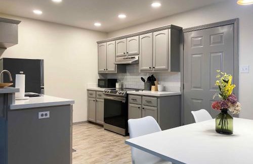 McAllen Apartment | Cozy 2BR Retreat with Wi-Fi & Laundry Near Shops